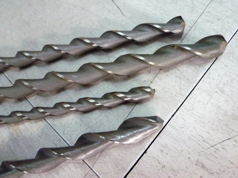 拋物線槽型深孔鉆頭和槍鉆哪個(gè)好？