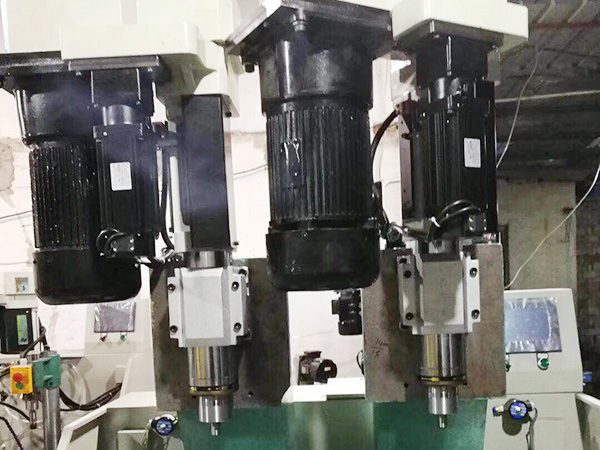 鉆孔機怎么安裝？玻璃鉆孔機爆孔裂孔原因是什么？