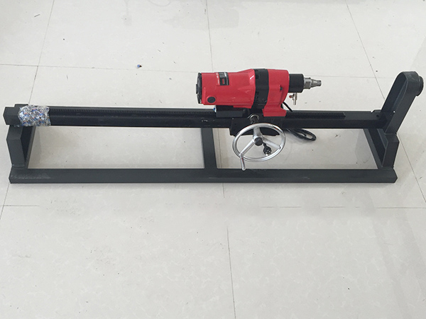 下水道鉆孔機(jī)怎么打孔？鉆孔機(jī)粉塵太大怎么樣解決？